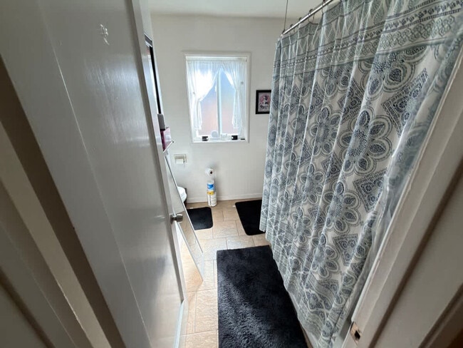 Building Photo - 2069 Horne St