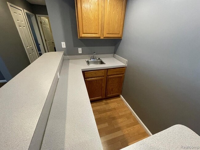 Building Photo - 1136 Lakeview Cir
