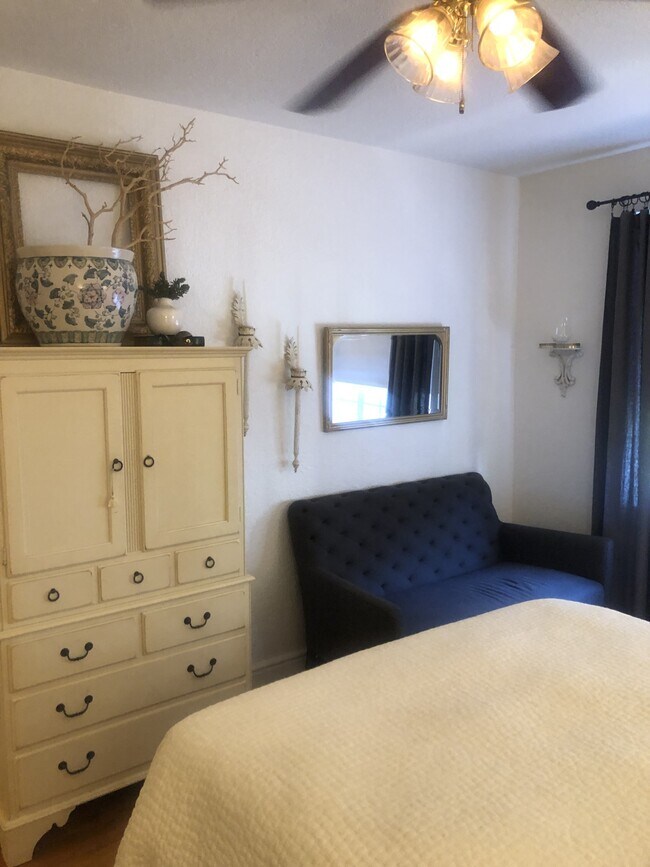 Building Photo - 1060 N Washington St