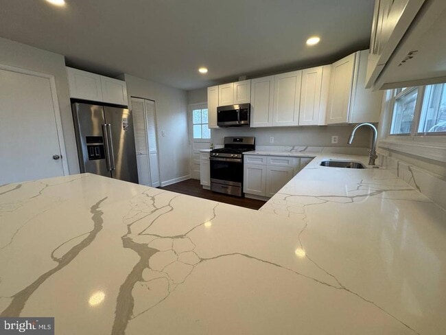 Building Photo - 121 Jasper Pl