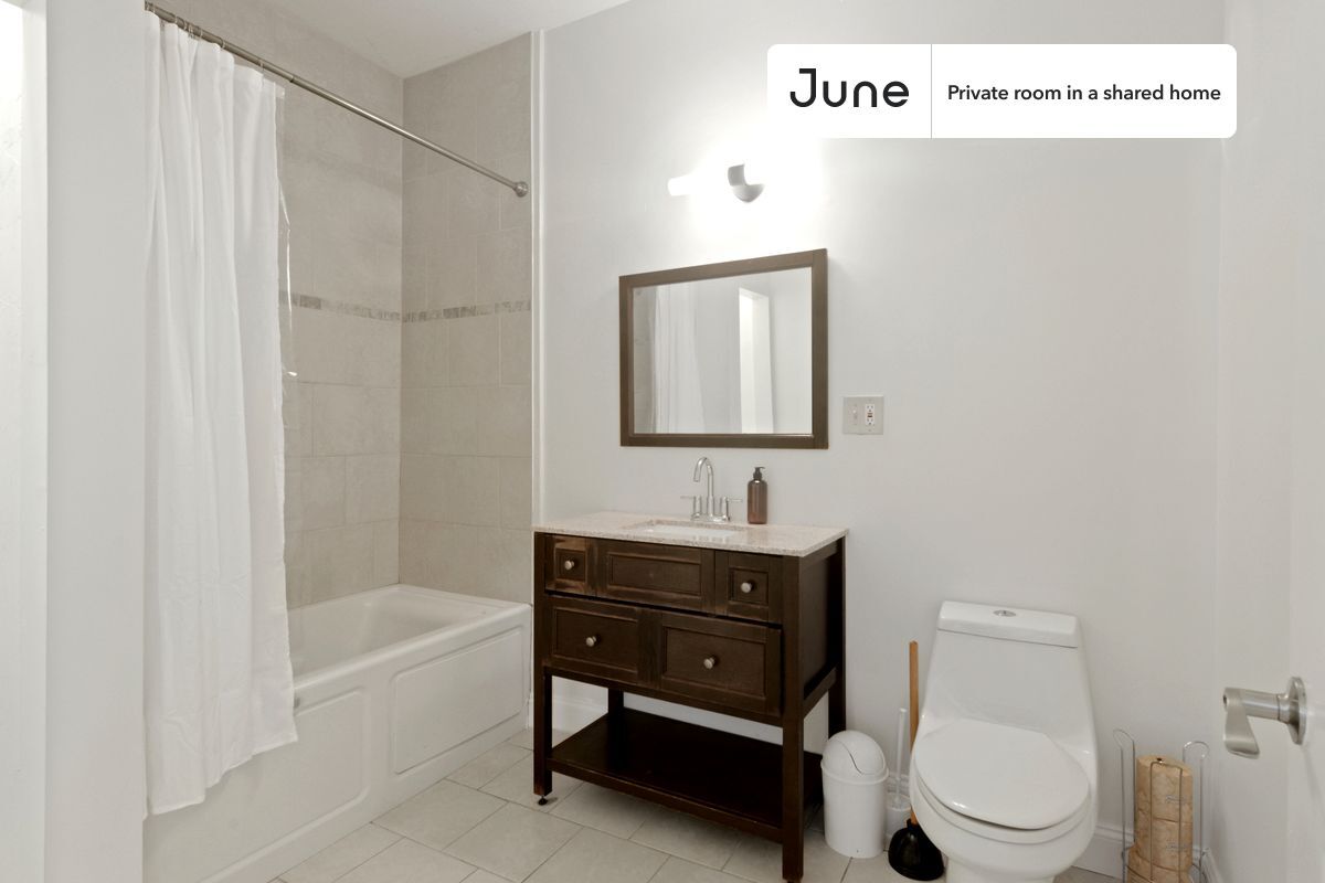 Building Photo - Room in Shared 4 bed/2 bath home in Roxbury