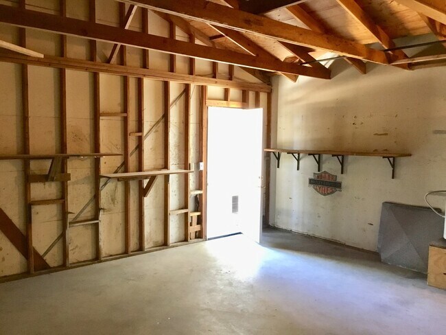 Building Photo - Goleta-6309