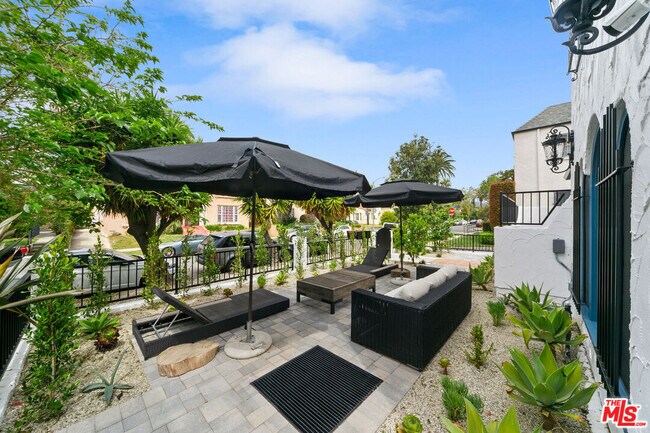 Building Photo - 458 N Sierra Bonita Ave