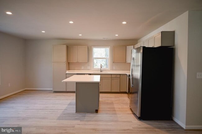 Building Photo - 86 Woodbine Dr
