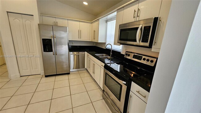 Building Photo - 5084 NW 112th Ct