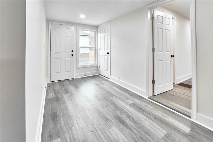 Building Photo - 184 Scott St NW