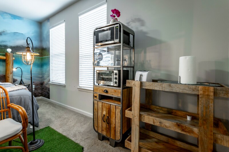 Building Photo - 8605 Tradewind Cir