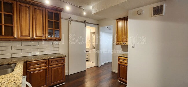 Building Photo - 6584 Walker Rd