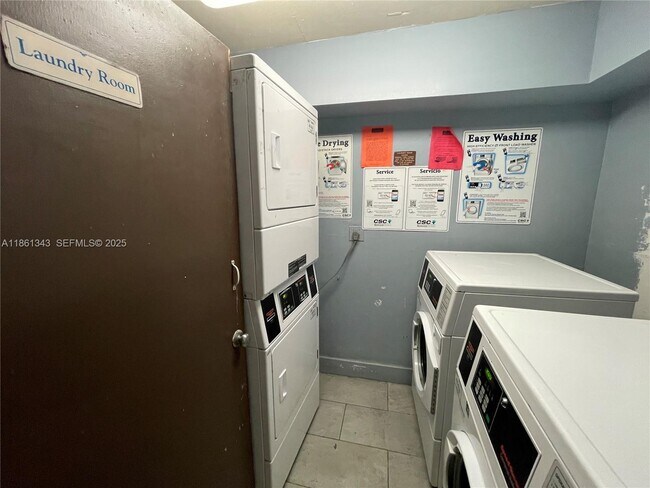 Building Photo - 498 NW 165th St