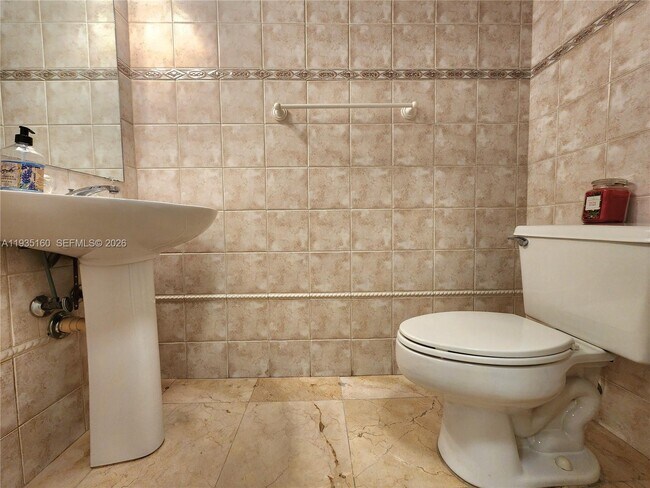 Building Photo - 21028 NE 34th Ct