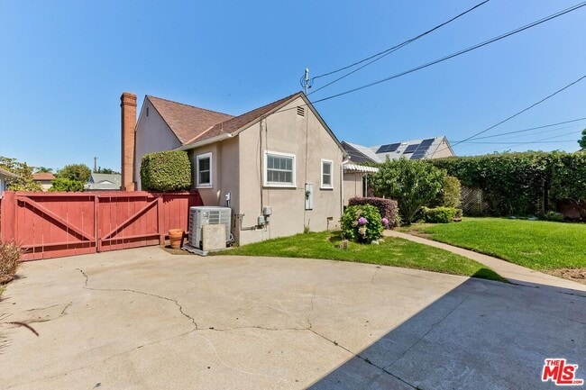 Building Photo - 7719 Hosford Ave