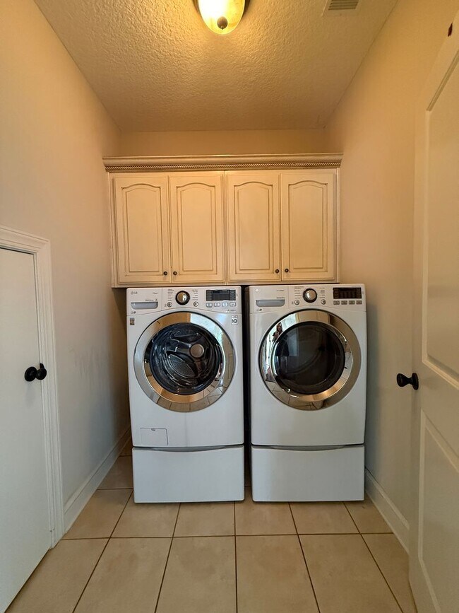 Building Photo - 131 Gallery Way