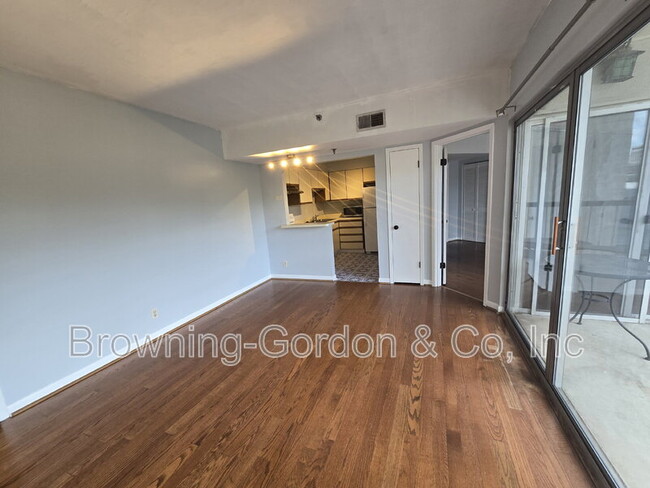 Building Photo - 900 19th Ave S