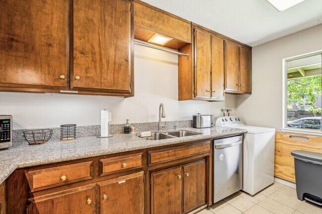 Building Photo - Lovely 2 bed / 2 bath Home in Stonegate