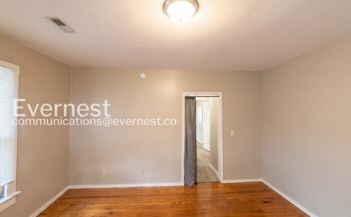 Building Photo - 318 Tremont St