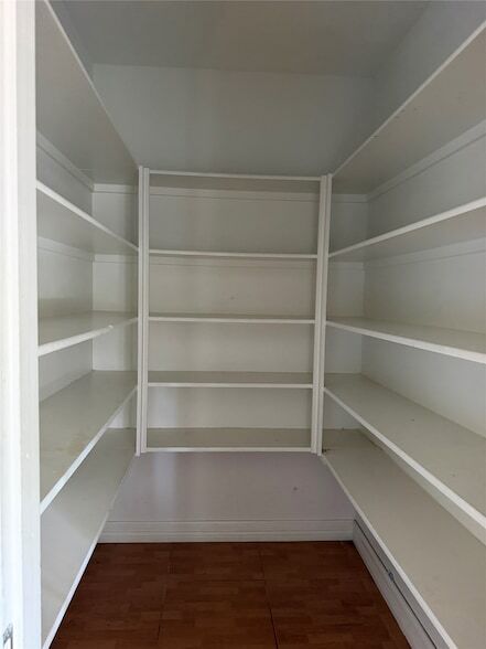 Building Photo - 2615 Meiko Dr
