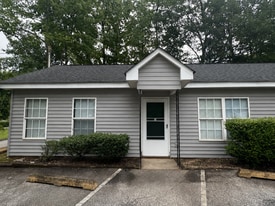 Building Photo - 208 Sunnyside Dr