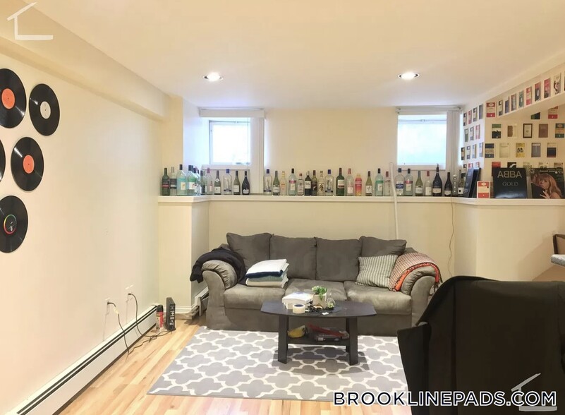 Building Photo - 94 Pleasant St