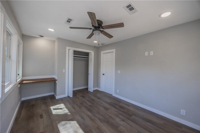 Building Photo - 17 Dillow Dr