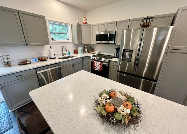 Building Photo - 51 Patrick Ct