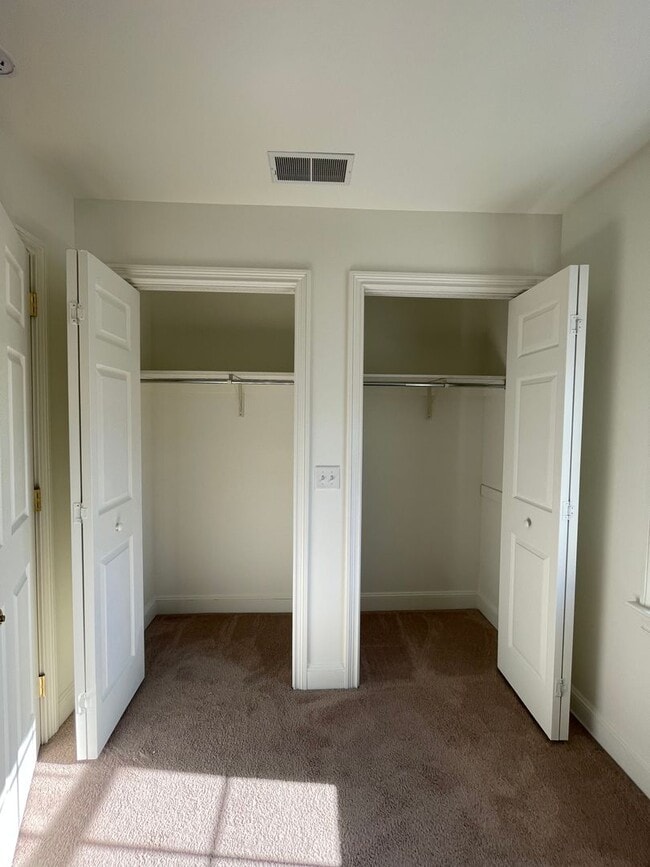 Building Photo - 3 Bedroom Townhome in Lancaster!