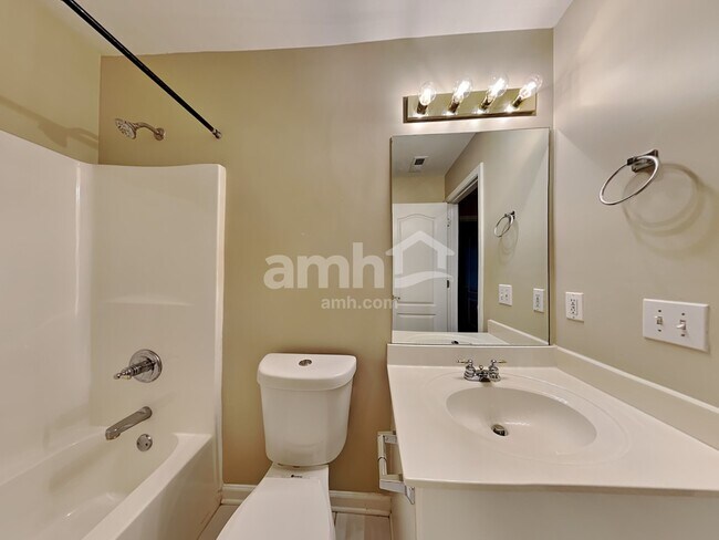 Building Photo - 3178 Vickery Dr NE