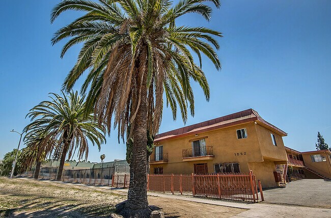Primary Photo - 1052 Browning Blvd
