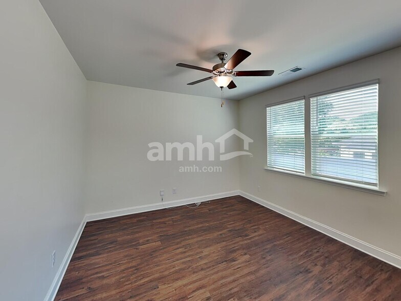Building Photo - 544 Rivermist Dr
