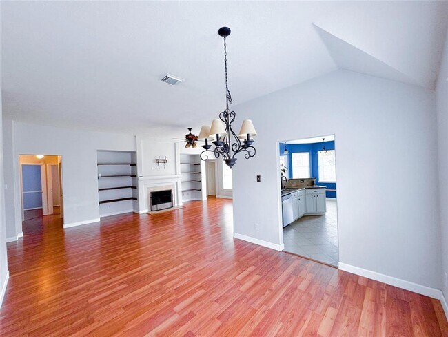Building Photo - 19410 Bear Springs Dr