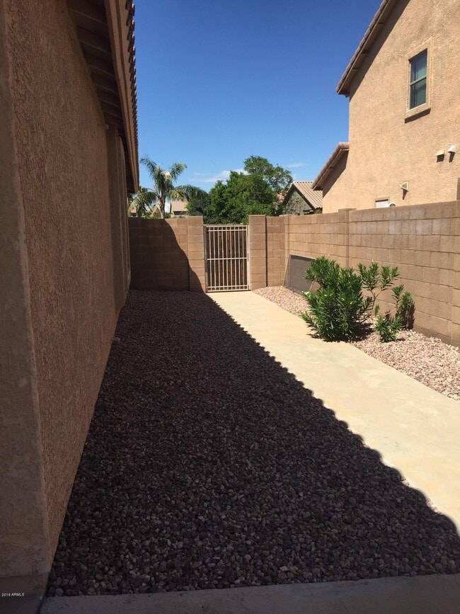 Building Photo - 8353 W Carol Ave