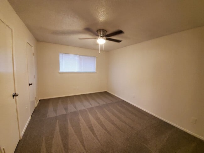 Building Photo - 106 N W Pk Dr