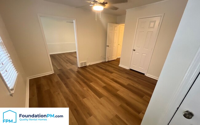 Building Photo - 7939 Dovie Ln