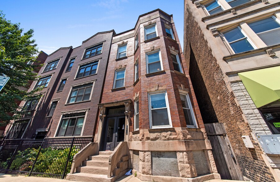 Building Photo - 3350 N Sheffield Ave