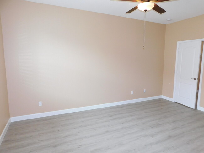 Building Photo - 9516 SW Merlin Ct