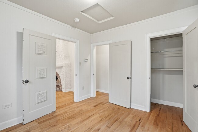 Building Photo - 508 E 19th Ave