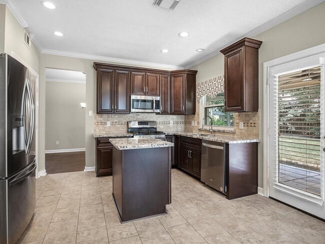 Building Photo - 9707 Green Valley Ln
