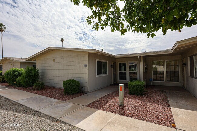 Primary Photo - 10827 W Santa Fe Dr