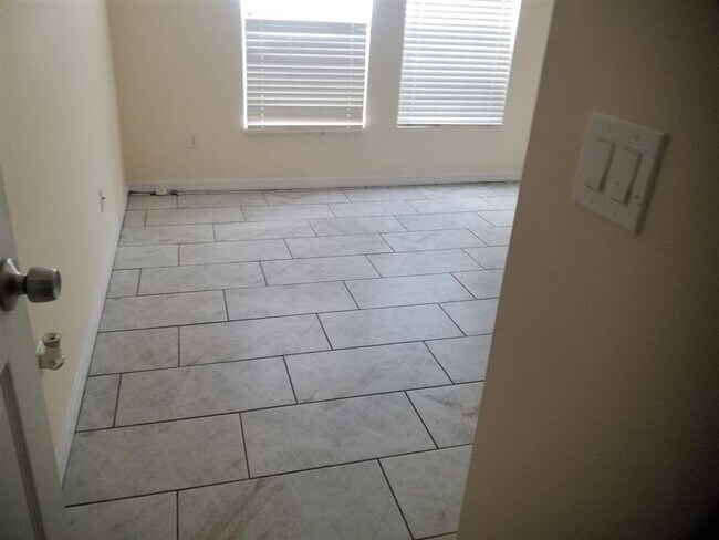Building Photo - Move in Ready Home in Great Location