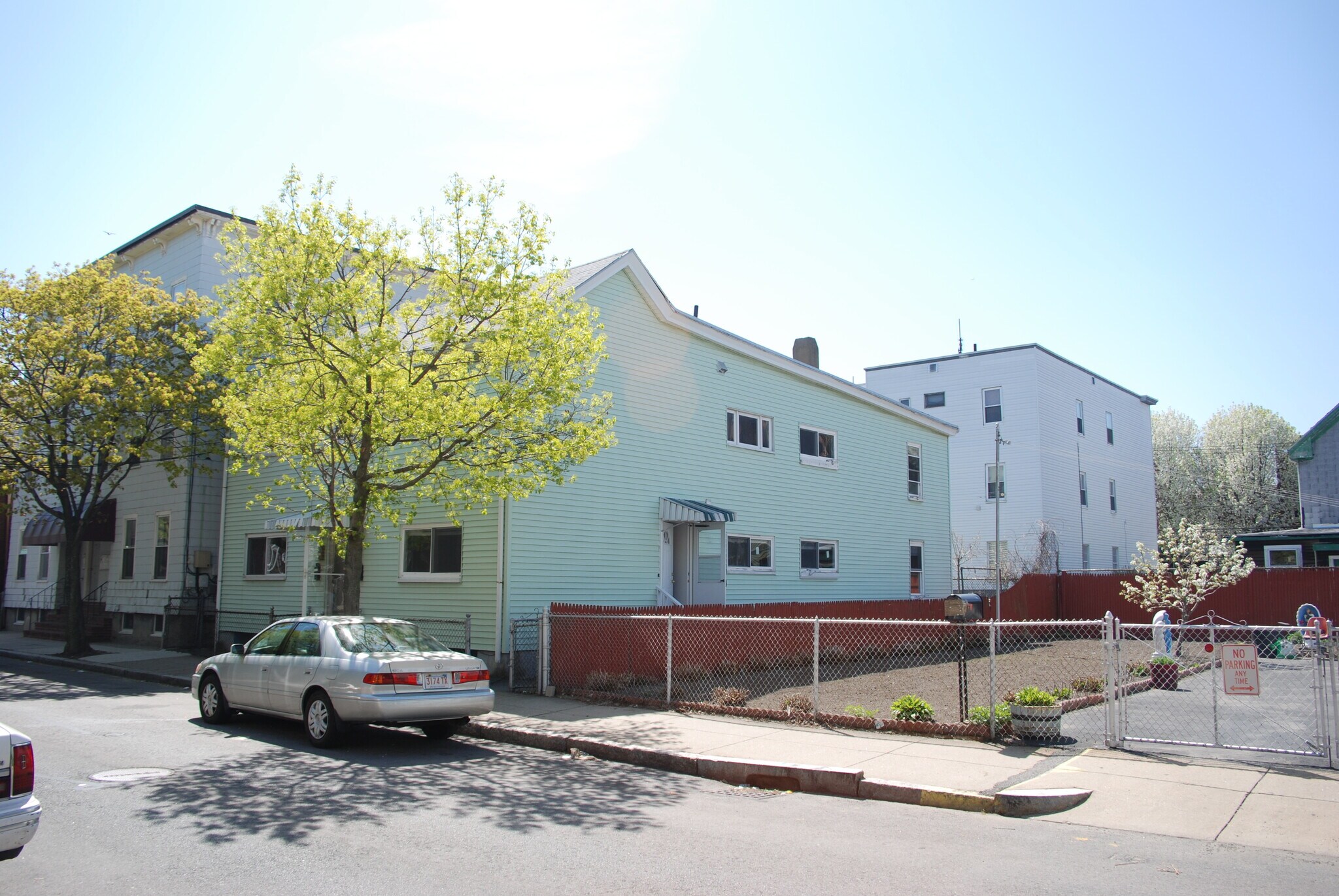 Building Photo - 19 Hunting St