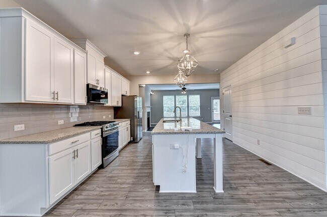 Building Photo - 4655 White St