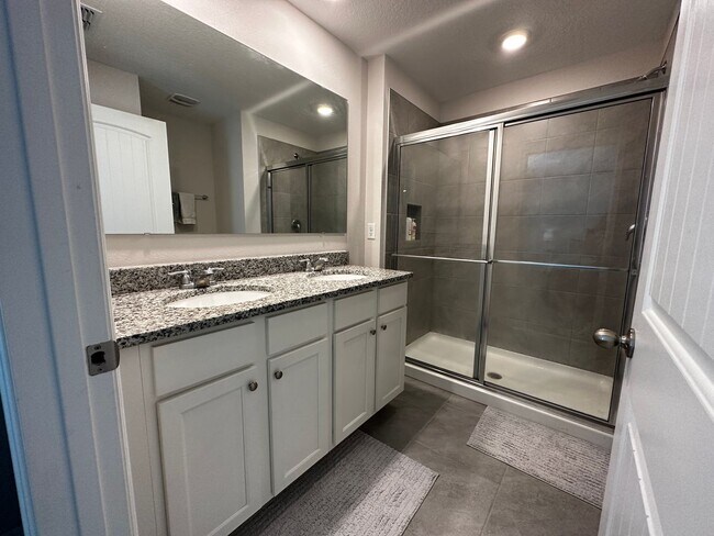 Building Photo - Resort Style Living! Stunning 3/2.5 Townhome in Waterleigh! Available April!