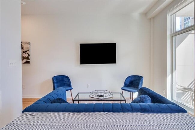 Building Photo - 208 12th St NE