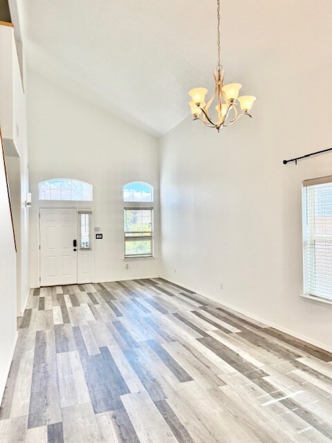 Building Photo - 1199 Mirador Loop N E