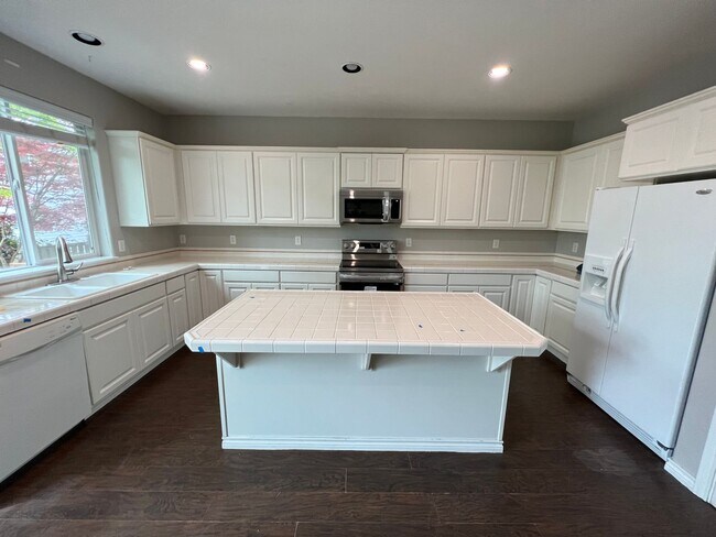 Building Photo - 16130 SW Loon Dr