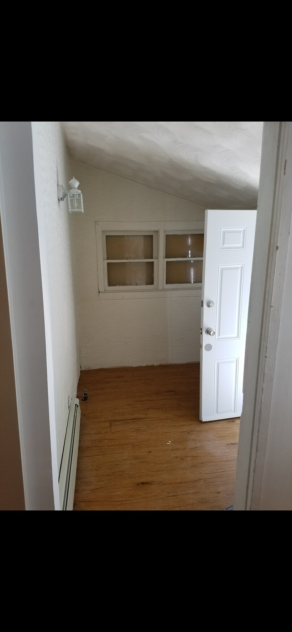 Building Photo - 2 Maple St