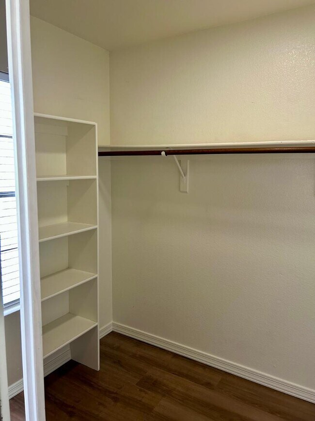 Building Photo - 10015 E Mountain View Rd