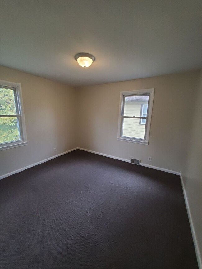 Building Photo - 4605-4607 W. Villard Ave. (Duplex)