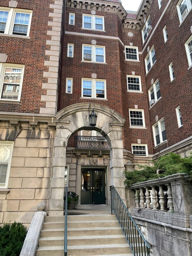 Primary Photo - 5 Arlington St