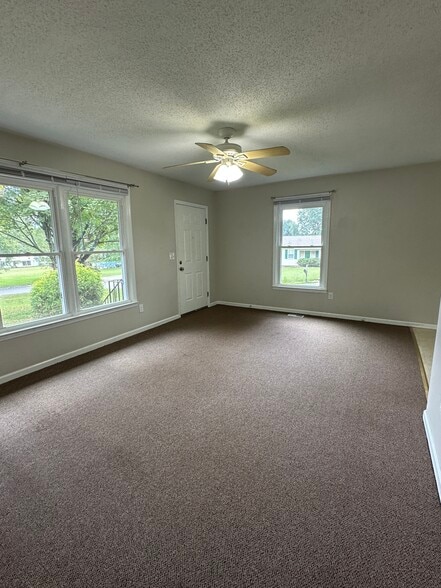 Building Photo - 78B Dries Dr