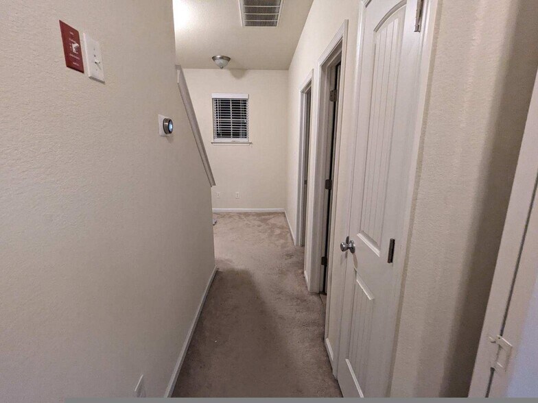 Building Photo - 815 Muth Ln